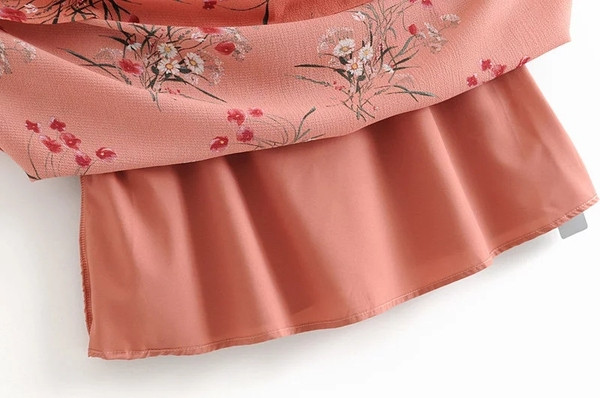 Rochie moderna de dama cu motive florale si bretele in roz