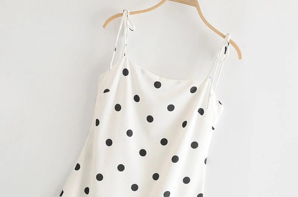 Rochie de dama decupata cu puncte in alb