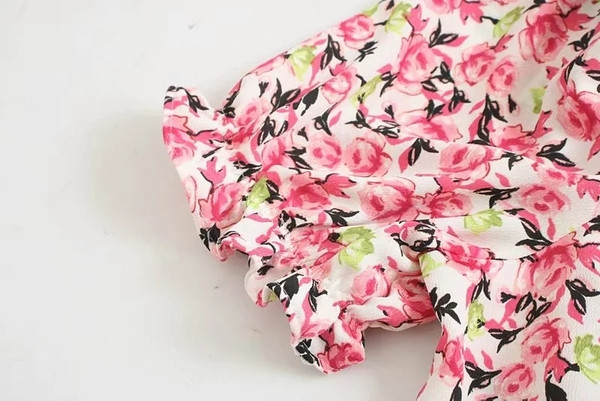 Bluza de dama model nou cu decolteu in V si motive florale