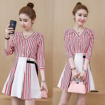 Rochie modernă de damă cu mâneci lungi și decolteu în V