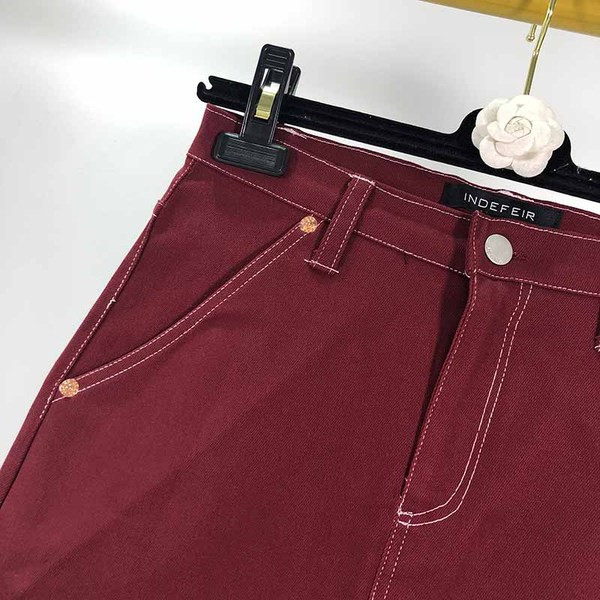 Fusta scurta cu buzunare de culoare visiniu