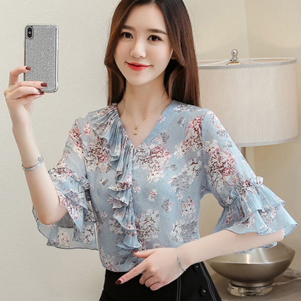 Bluză de damă actuală cu decolteu în V și motive florale