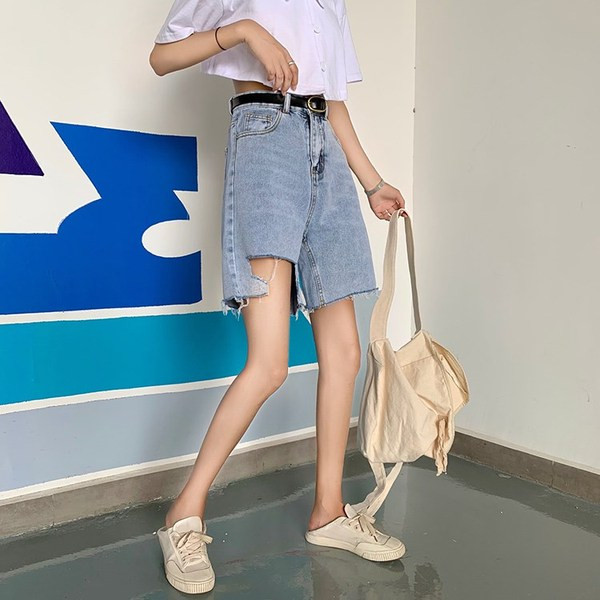 Pantaloni casual dama 3/4 lungime in culoare deschisa