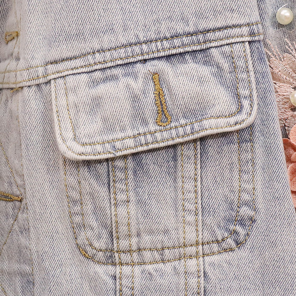 Új modell farmerdzseki virágokkal az ujjakon világos és sötét színekben