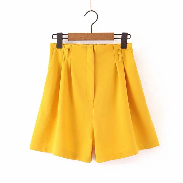 Pantaloni scurți de damă cu talie înaltă, de culoare galbenă