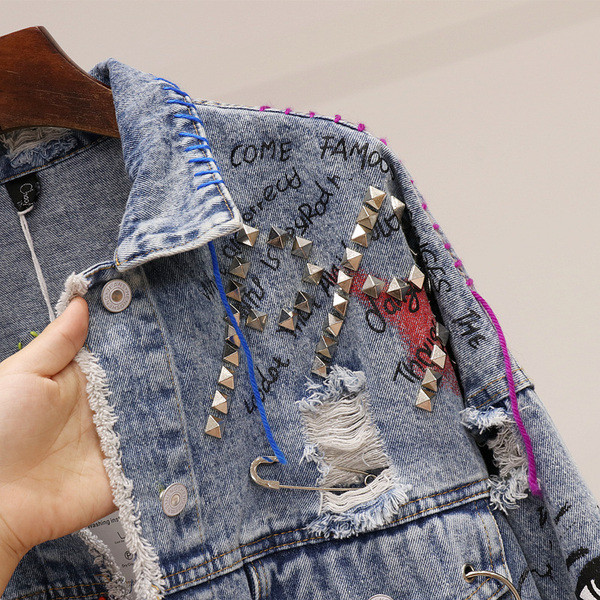 Geaca de dama denim model nou cu elemente metalice si aplicatii colorate