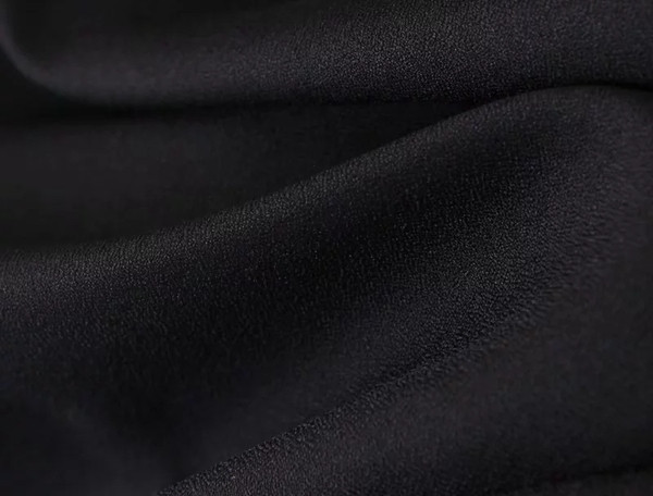 Női mellény V-nyakkal, fekete színben