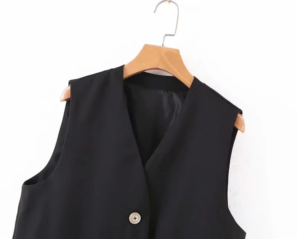 Női mellény V-nyakkal, fekete színben