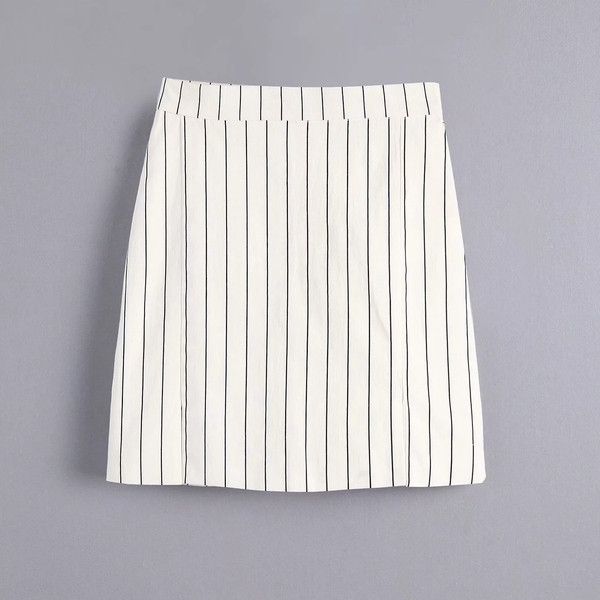 Fusta de dama moderna in dungi alb