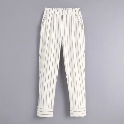 Модерен дамски раиран панталон с джобове в бял цвят