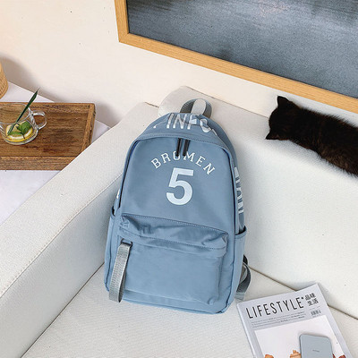 Rucsac de damă de zi cu zi cu o inscripție în mai multe culori