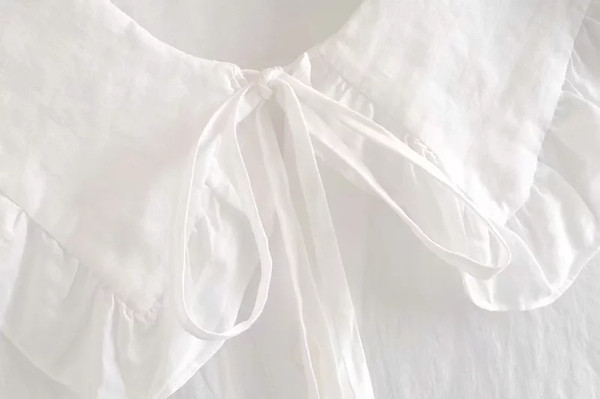 Cămașă modernă de damă cu șireturi - culoare albă