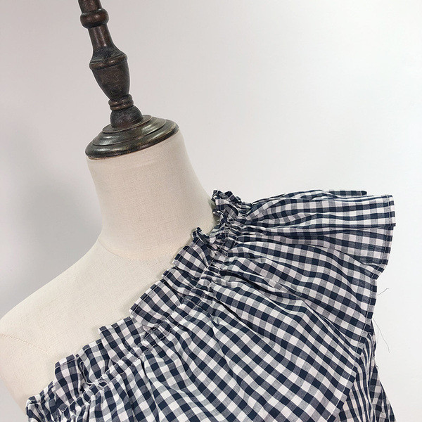 Női kockás blúz egy vállal