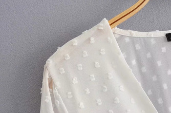 Női ruha hosszú ujjal, fehér csipkével