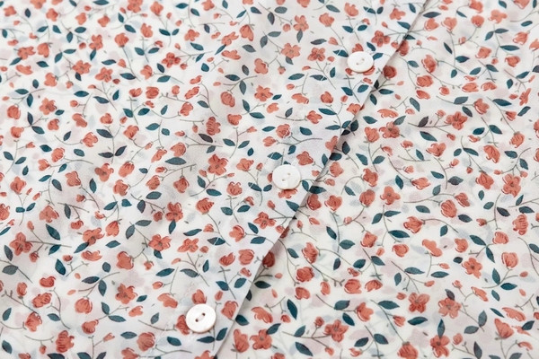 Színes rátéttel és hosszú ujjú női ing