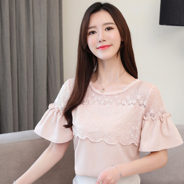 Bluza de dama moderna in doua culori cu decolteu O si broderie