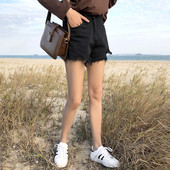 Lezser női rövidnadrág szakadt motívumokkal, két színben