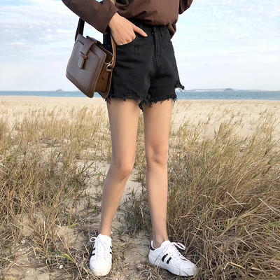 Lezser női rövidnadrág szakadt motívumokkal, két színben