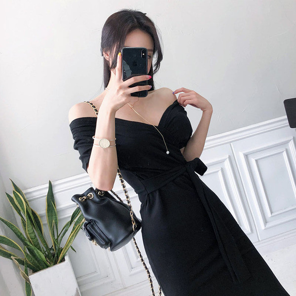 Hosszú női ruha Karcsú modell fekete színben