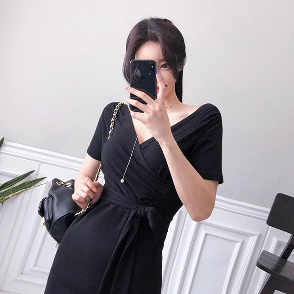 Hosszú női ruha Karcsú modell fekete színben