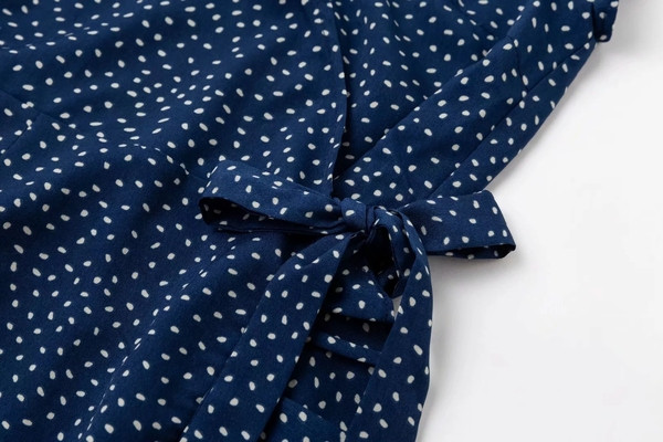 Női pöttyös ruha kék színben, rövid ujjal