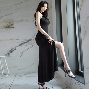 Rochie lungă de damă cu spatele gol și cu despicatură în negru