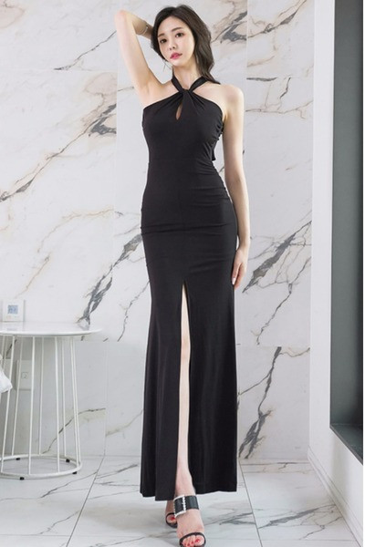 Rochie lungă de damă cu spatele gol și cu despicatură în negru