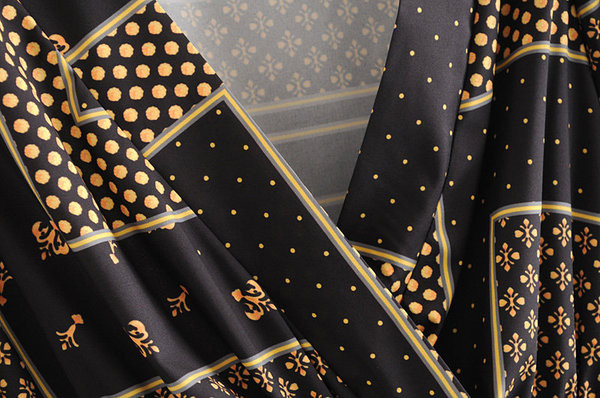 Bluză de damă modernă cu decolteu în V - culoare neagră