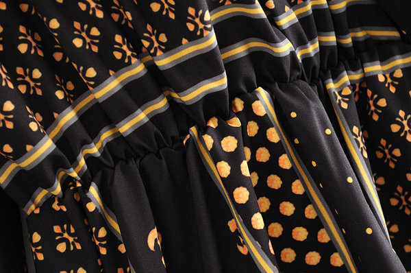 Bluză de damă modernă cu decolteu în V - culoare neagră