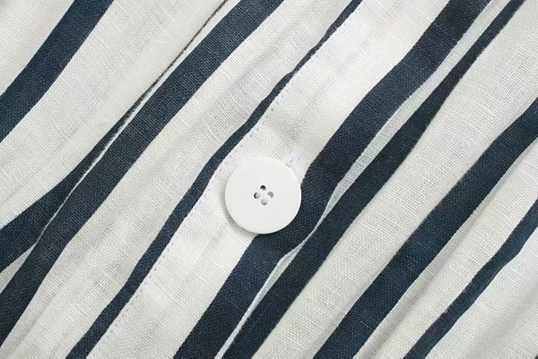 Új modell csíkos női ruha klasszikus gallérral, fehér színben