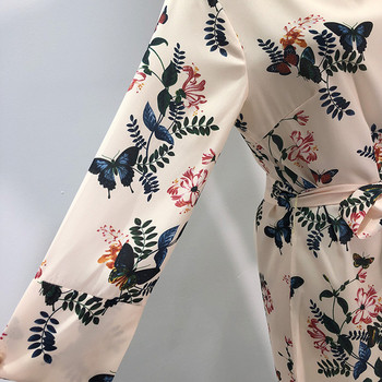 Női ruha ovális nyakkivágással és derékkötővel