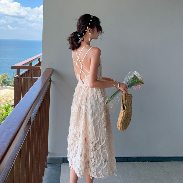 Fekete-fehér keresztpántos női ruha