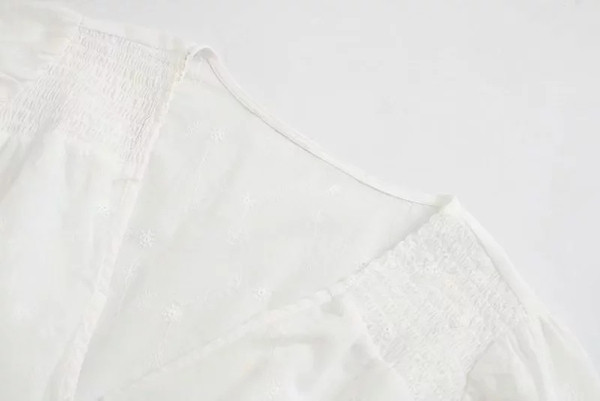 Bluză de damă modernă cu mâneci lungi - culoare albă