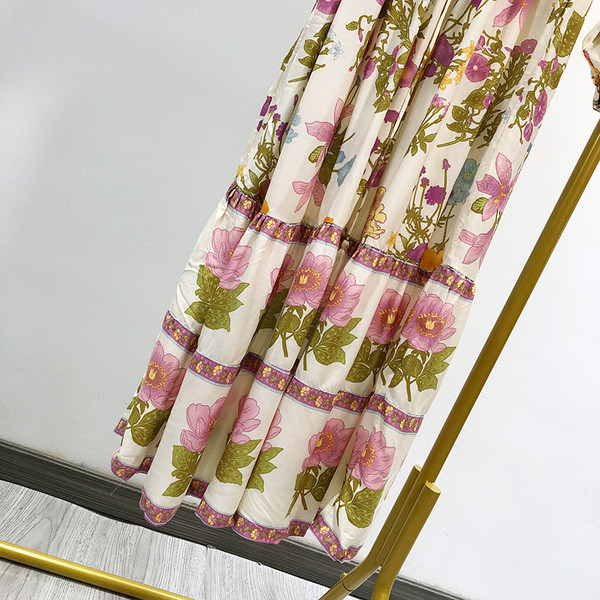 Virágmintás hosszú női ruha - szabású modell