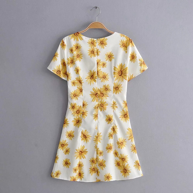 Rövid ujjú, virágmintás női ruha