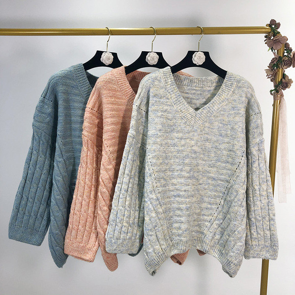 Női pulóver V-nyakkal, három színben