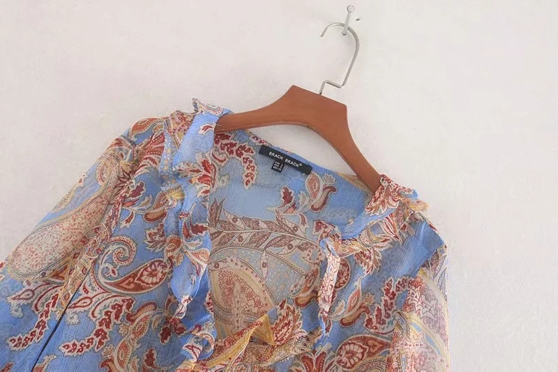 Női blúz jobb és V-nyakkal