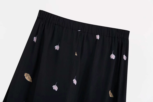 Új modell női nadrág széles modell fekete színben