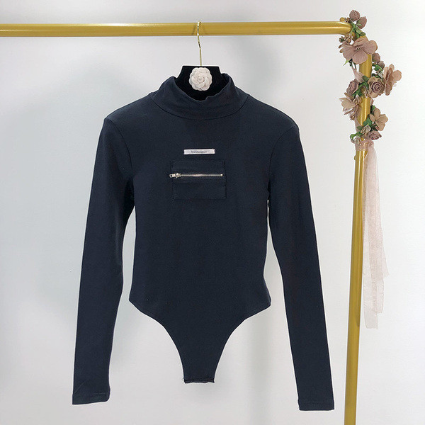 Női body hosszú ujjal és fekete pólógallérral