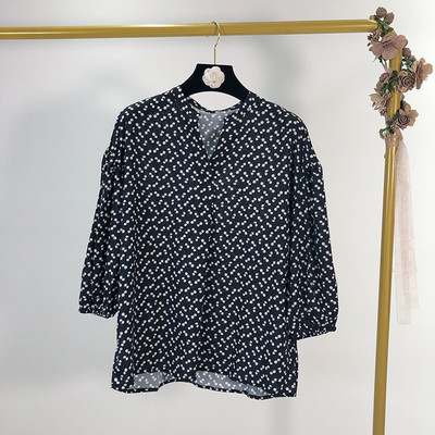 Női széles, V-nyakú blúz, három színben