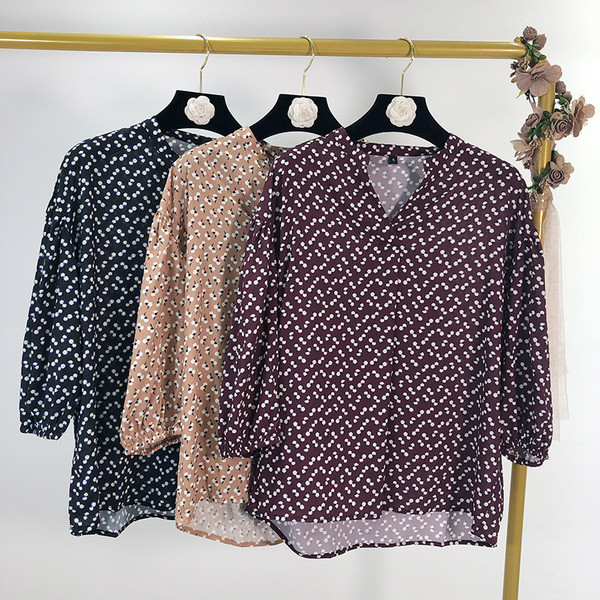 Női széles, V-nyakú blúz, három színben