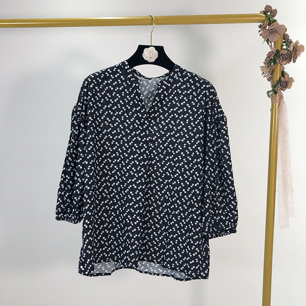 Női széles, V-nyakú blúz, három színben