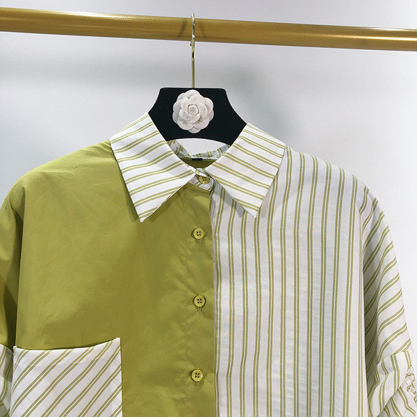 Cămașă de damă în dungi cu guler clasic