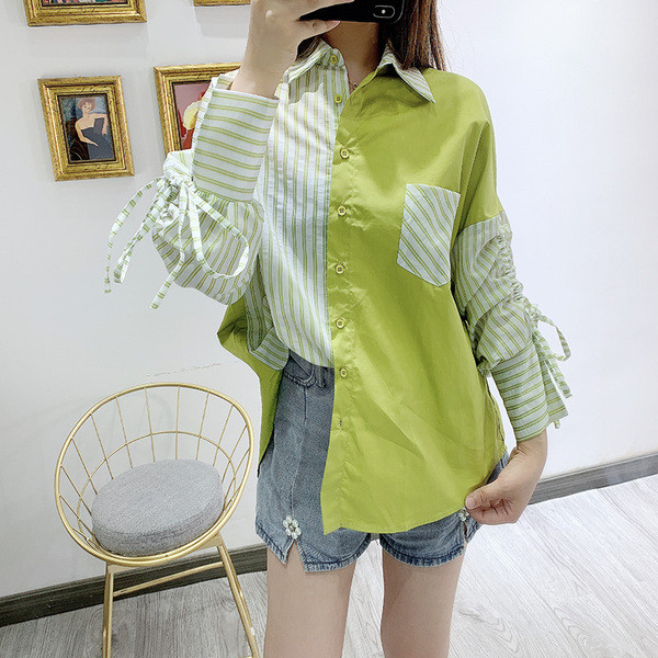 Cămașă de damă în dungi cu guler clasic