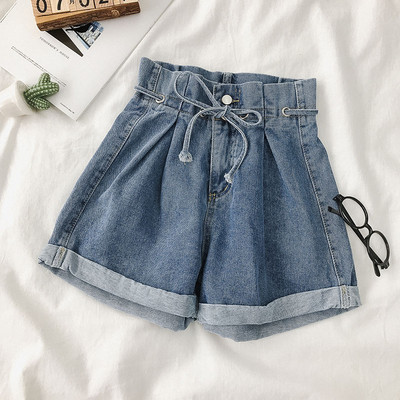 Rövid női farmer magas derékkal és fűzővel