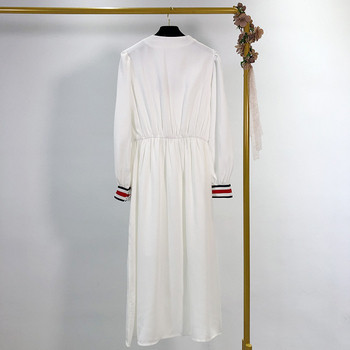 Hosszú női ruha gombokkal, gumírozott derékkal