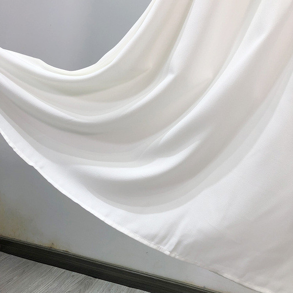 Hosszú női ruha gombokkal, gumírozott derékkal