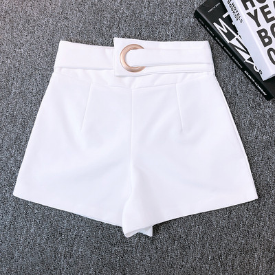 Pantaloni scurți moderni de damă în alb și negru