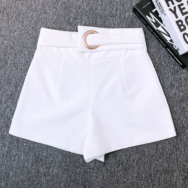 Pantaloni scurți moderni de damă în alb și negru