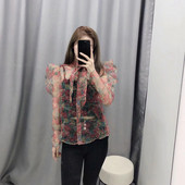 Bluză de damă modernă cu motive florale în roșu